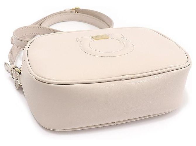 Salvatore Ferragamo Mini borsa a tracolla Gancini Camera City in pelle avorio Bianco - vista 5