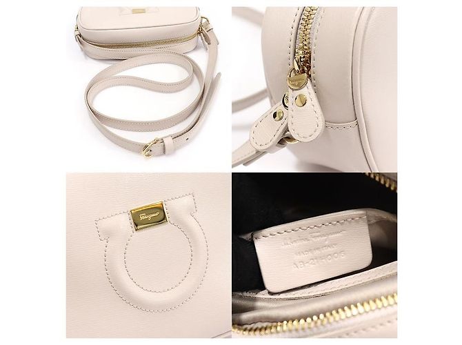 Salvatore Ferragamo Mini borsa a tracolla Gancini Camera City in pelle avorio Bianco - vista 7