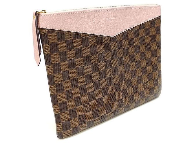 Louis Vuitton Clutch Daily Pouch in tela Damier Ebene Rose Powder Marrone - vista 3