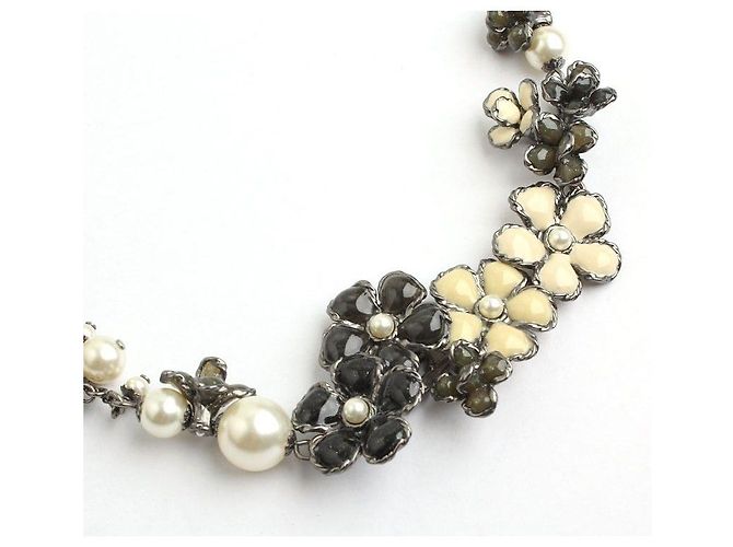 Chanel Collana con ciondolo logo CC fiore di perla argentata Nero - vista 4