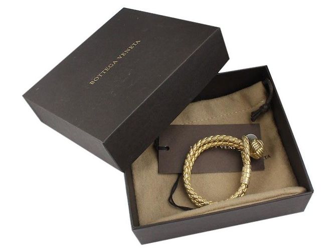 Bottega Veneta Bracciale charm rotondo in pelle intrecciata e metallo dorato D'oro - vista 5