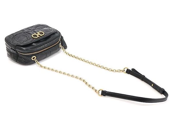 Salvatore Ferragamo Gesteppte Camera Crossbody-Tasche aus schwarzem Kalbsleder - Ansicht 3