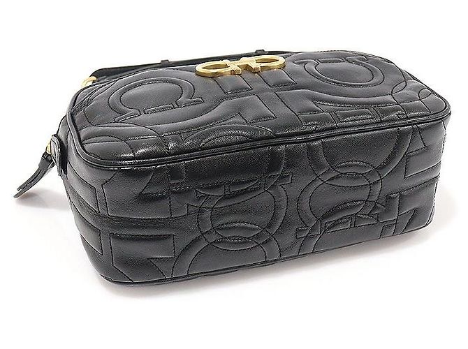 Salvatore Ferragamo Gesteppte Camera Crossbody-Tasche aus schwarzem Kalbsleder - Ansicht 4