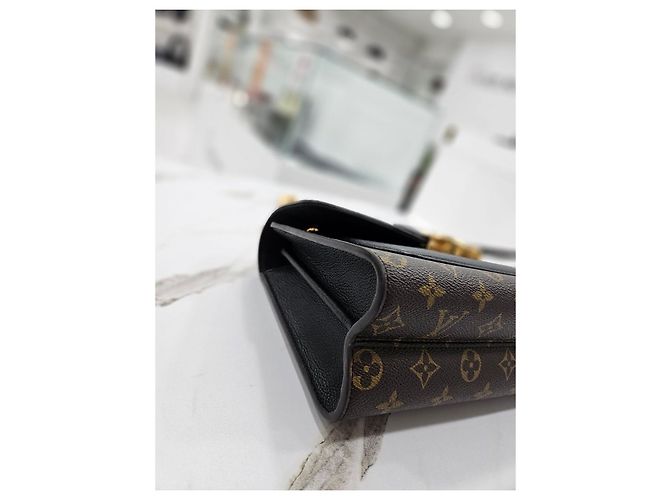 Louis Vuitton Victorine Monogram Schultertasche Braun - vista 10