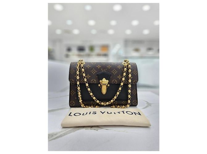 Louis Vuitton Victorine Monogram Schultertasche Braun - vista 14
