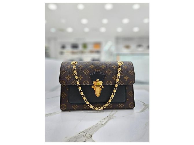 Louis Vuitton Victorine Monogram Schultertasche Braun - vista 15