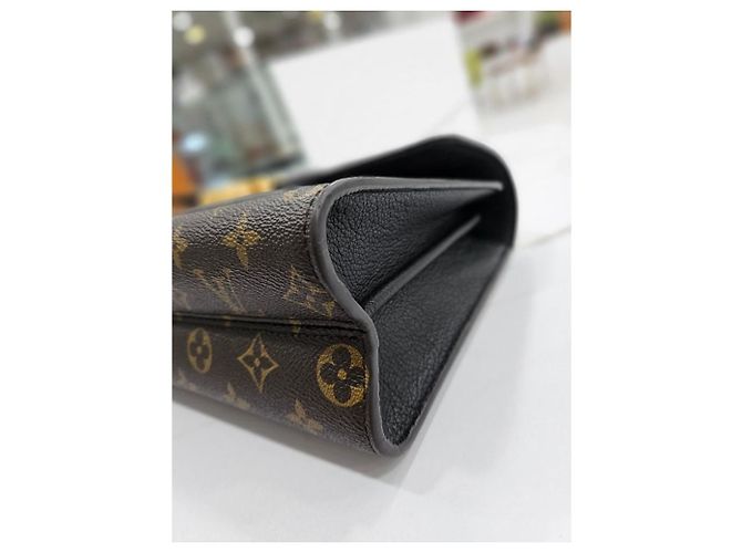 Louis Vuitton Victorine Monogram Schultertasche Braun - vista 22