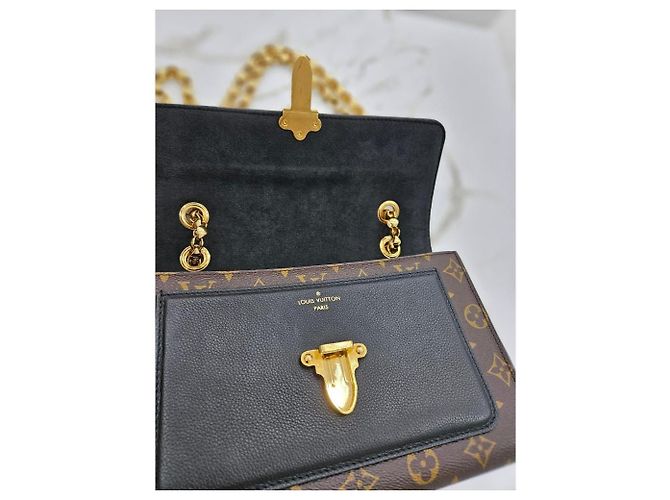 Louis Vuitton Victorine Monogram Schultertasche Braun - vista 25