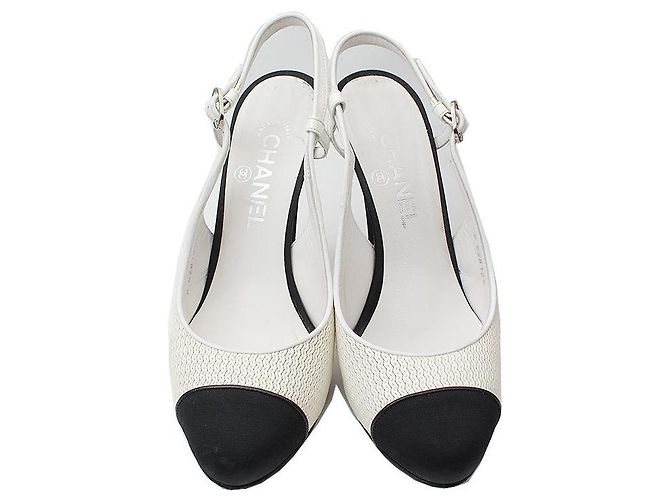 Chanel Escarpins slingback bicolores à bout rapporté Captoe Blanc - vue 2