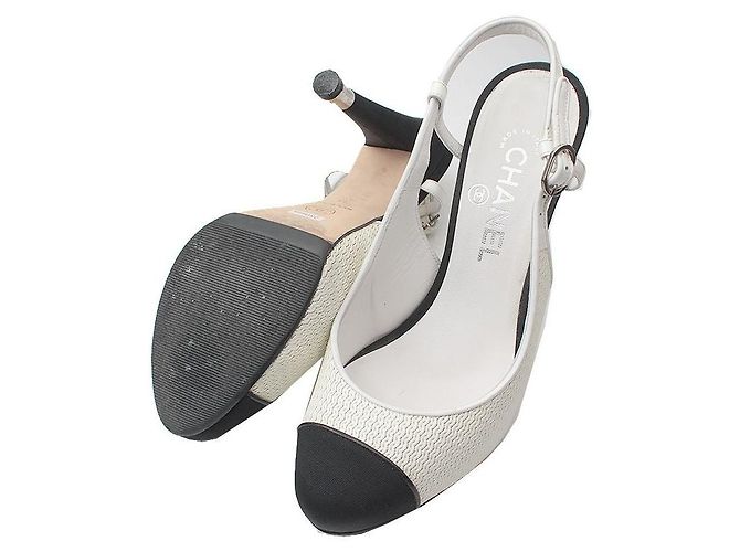 Chanel Escarpins slingback bicolores à bout rapporté Captoe Blanc - vue 3