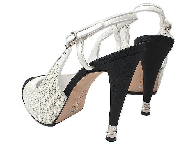 Chanel Escarpins slingback bicolores à bout rapporté Captoe Blanc - vue 4