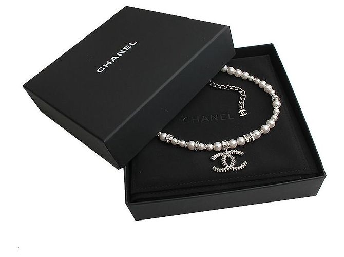 Chanel Collana con pendente a catena di perle con logo CC Nero - vista 5