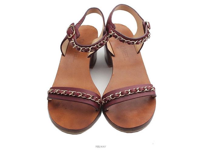 Chanel Sandali con catena dorata bordeaux Marrone - vista 2