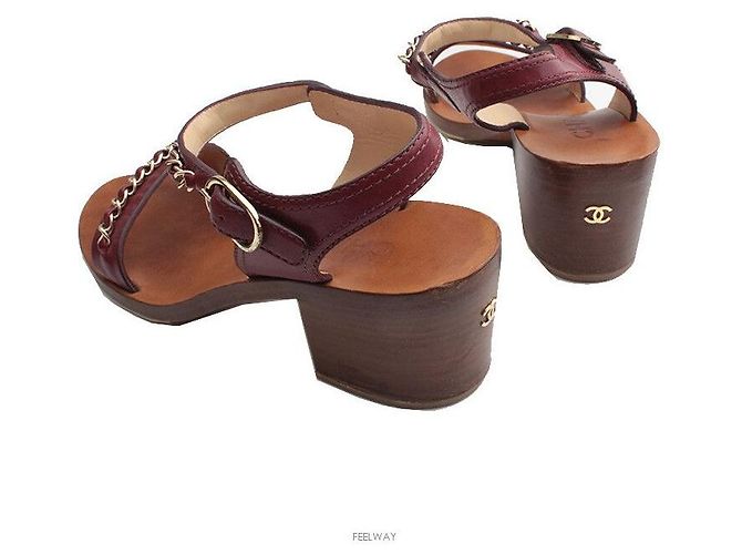 Chanel Sandali con catena dorata bordeaux Marrone - vista 4