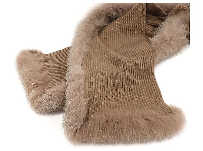 Dior Sciarpa a mantella con cappuccio in cashmere e pelliccia di volpe marrone - vista 3