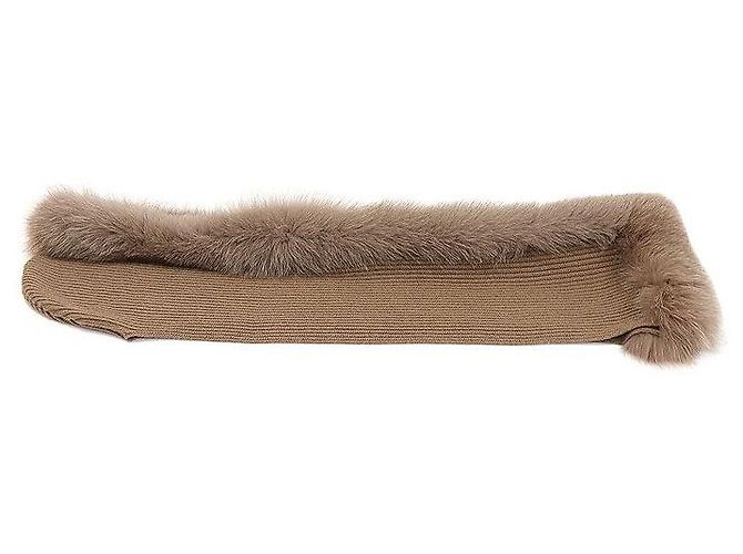 Dior Sciarpa a mantella con cappuccio in cashmere e pelliccia di volpe marrone - vista 4