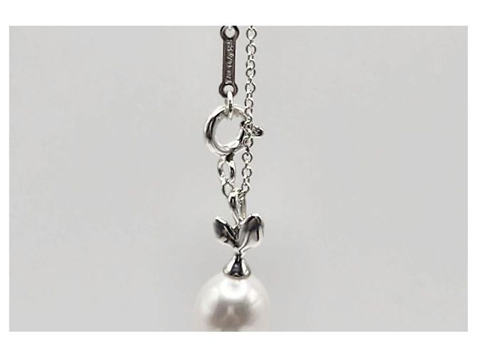 Tiffany & Co Olivenblatt-Perlenanhänger-Halskette (Silberne Süßwasserperle) - Ansicht 2