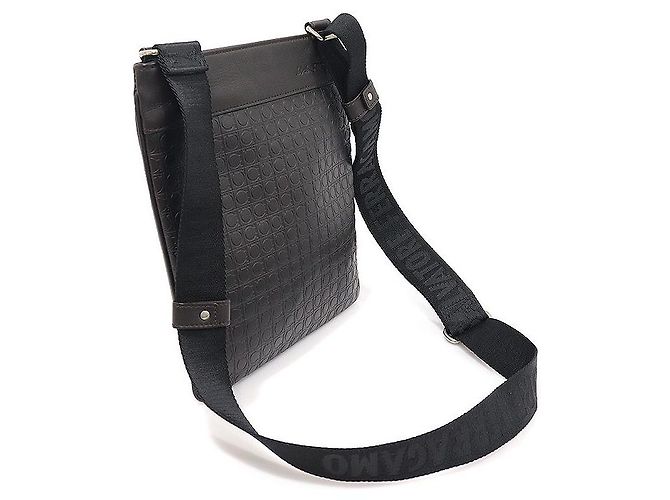 Salvatore Ferragamo Bolsa transversal de couro de bezerro granulado marrom escuro com Gancini - vista 2