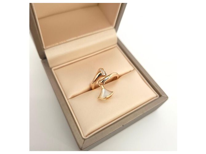 Bulgari Anello Divas Dream in Diamante D'oro - vista 7