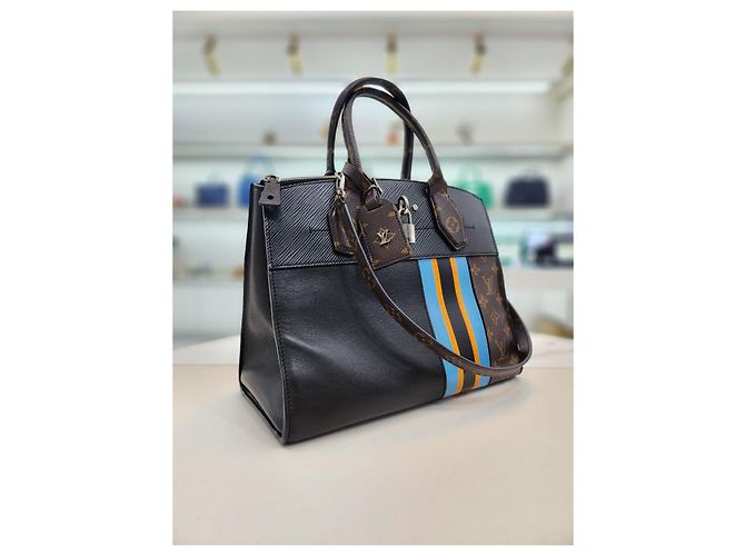 Louis Vuitton Borsa a Spalla City Steamer MM Dot Nero - vista 13