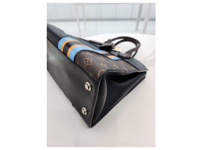 Louis Vuitton Borsa a Spalla City Steamer MM Dot Nero - vista 17