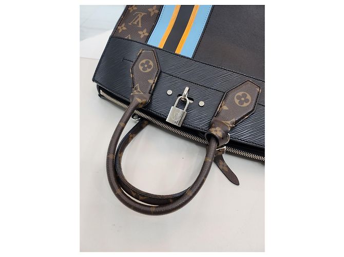 Louis Vuitton Borsa a Spalla City Steamer MM Dot Nero - vista 19
