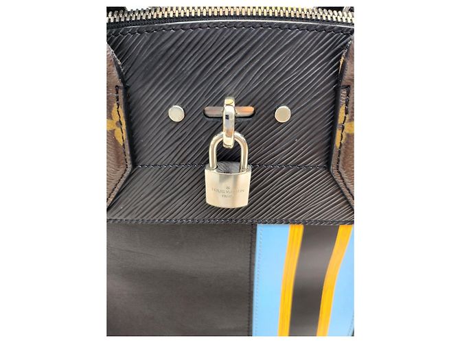 Louis Vuitton Borsa a Spalla City Steamer MM Dot Nero - vista 20