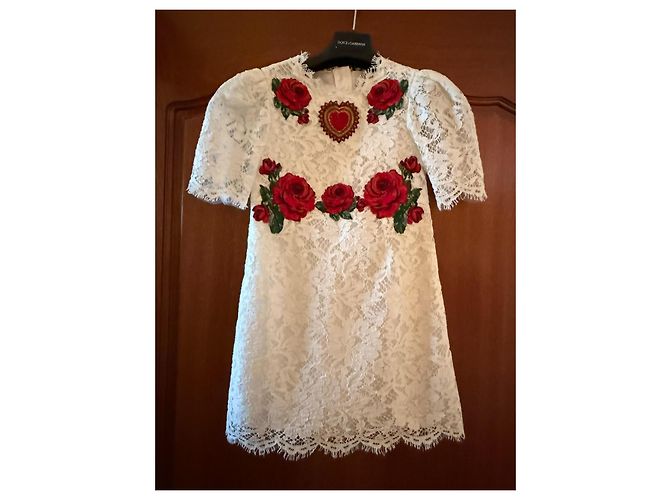 Dolce & Gabbana Robe en dentelle blanche brodée roses Rouge - vue 15
