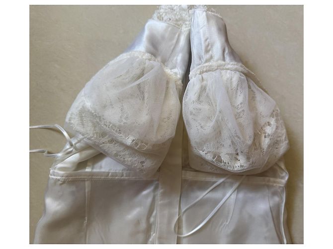Dolce & Gabbana Robe en dentelle blanche brodée roses Rouge - vue 7