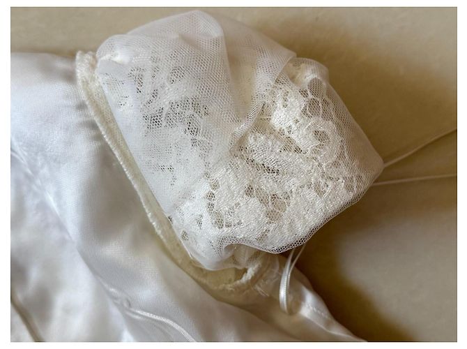Dolce & Gabbana Robe en dentelle blanche brodée roses Rouge - vue 8