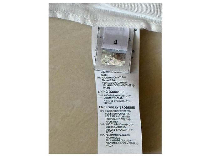Dolce & Gabbana Robe en dentelle blanche brodée roses Rouge - vue 9