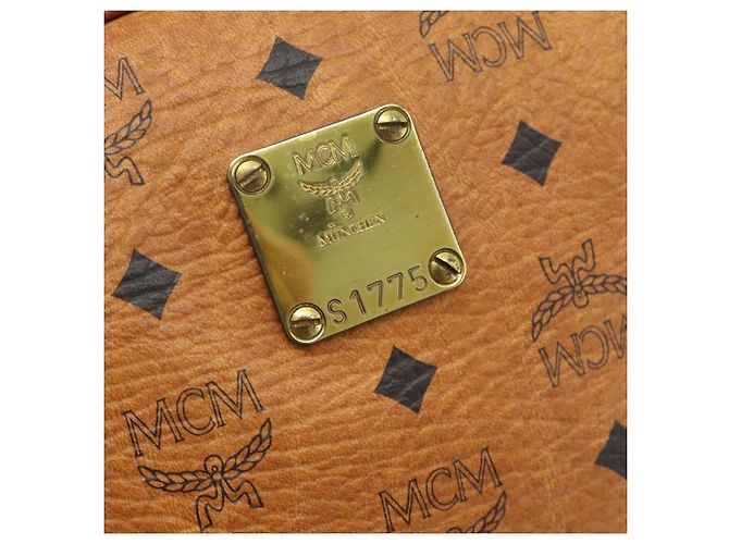 Clutch MCM Vicetos Logogram PVC Marrone Oro Auth BA12942 D'oro - vista 12