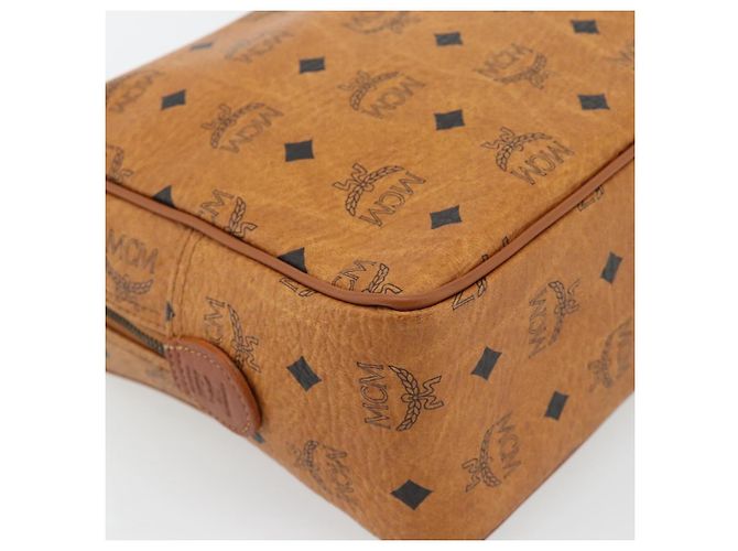 Clutch MCM Vicetos Logogram PVC Marrone Oro Auth BA12942 D'oro - vista 16