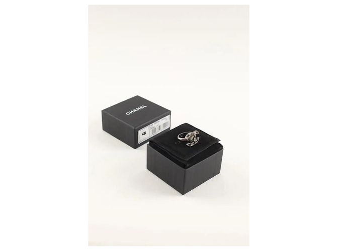 Chanel Anello logo CC con pietre e strass grigi Grigio - vista 6