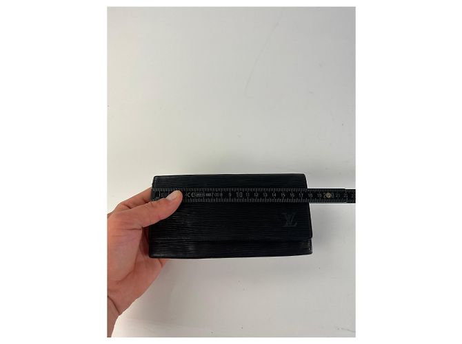 Slender Vintage Louis Vuitton Epi Leather Wallet Y2K Black Silver - view 10