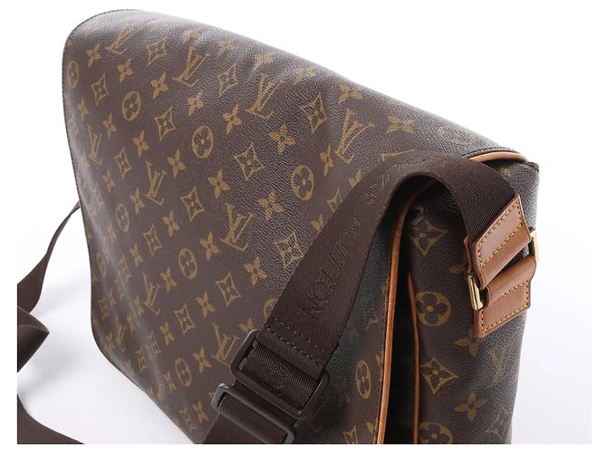Bolsa Transversal Louis Vuitton Abbesses em Canvas Monogram Marrom M45257 - vista 3
