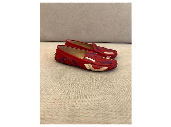 Mocassini Tod's Gommino in pelle rossa effetto coccodrillo Rosso - vista 3