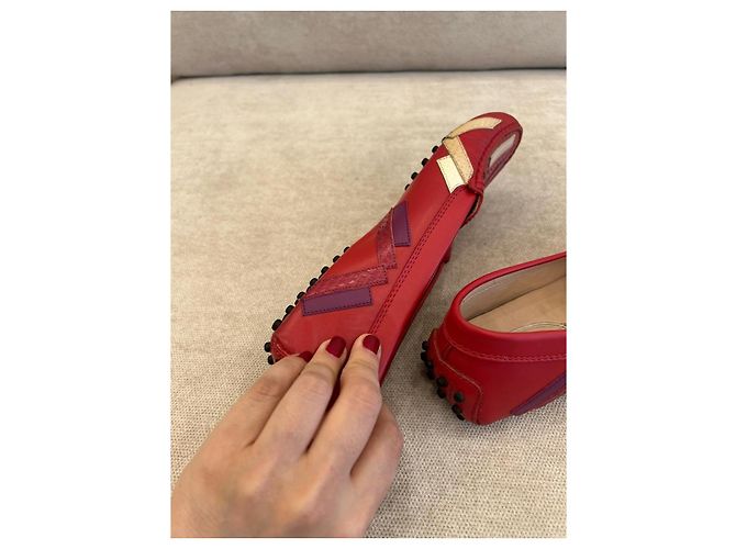 Mocassini Tod's Gommino in pelle rossa effetto coccodrillo Rosso - vista 5