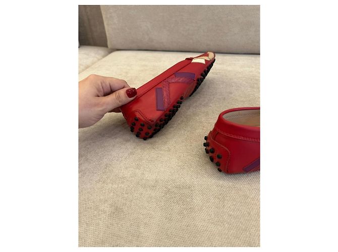 Mocassini Tod's Gommino in pelle rossa effetto coccodrillo Rosso - vista 7