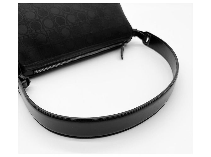 Borsa Salvatore Ferragamo Gancini Mini Pouch Nero - vista 5