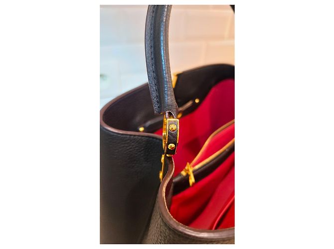 Louis Vuitton Capucines GM Borsa Pelle Granulata Nera Nero - vista 10