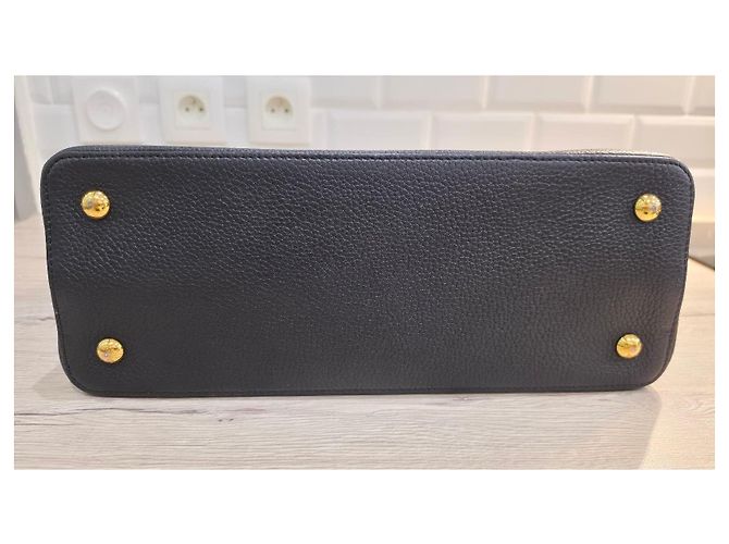 Louis Vuitton Capucines GM Borsa Pelle Granulata Nera Nero - vista 12