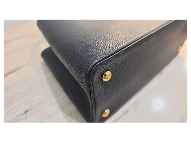Louis Vuitton Capucines GM Borsa Pelle Granulata Nera Nero - vista 14