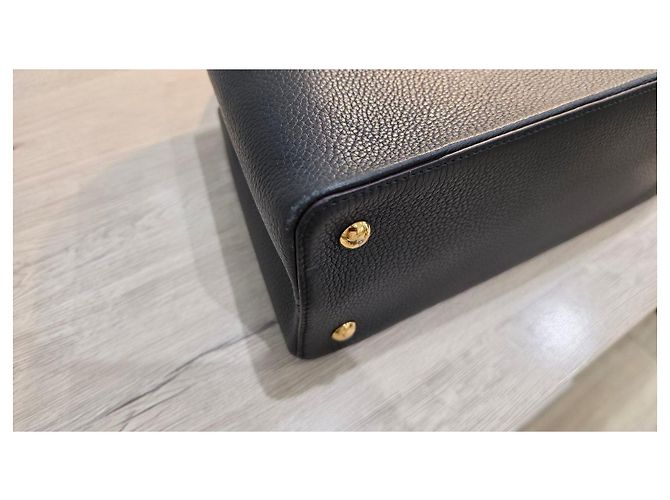 Louis Vuitton Capucines GM Borsa Pelle Granulata Nera Nero - vista 16