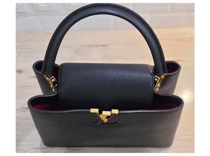Louis Vuitton Capucines GM Borsa Pelle Granulata Nera Nero - vista 3
