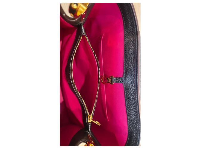 Louis Vuitton Capucines GM Borsa Pelle Granulata Nera Nero - vista 8