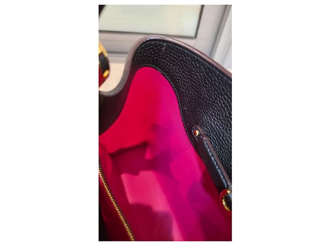Louis Vuitton Capucines GM Borsa Pelle Granulata Nera Nero - vista 9