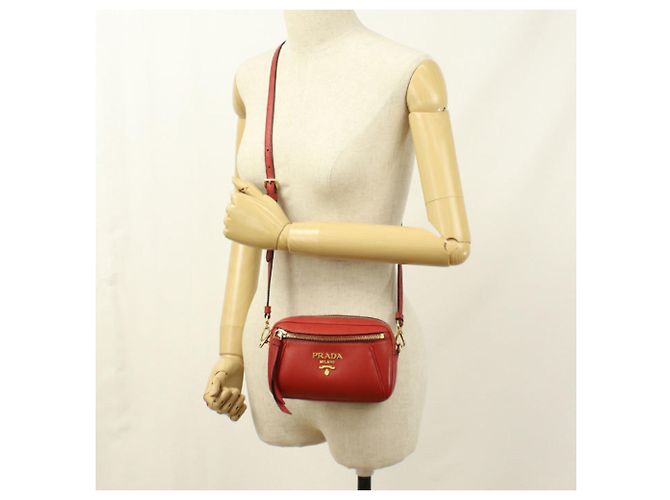 Borsa a tracolla in pelle rossa Prada Rosso - vista 8