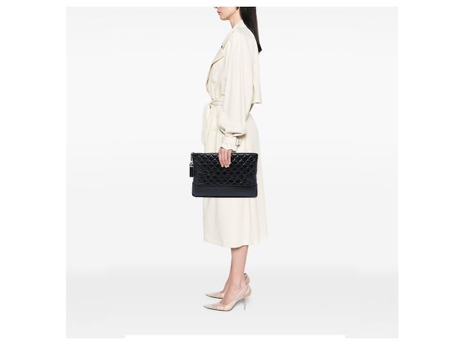 Chanel Black Large Aged Calfskin Gabrielle O Case Clutch Nero - vista 5