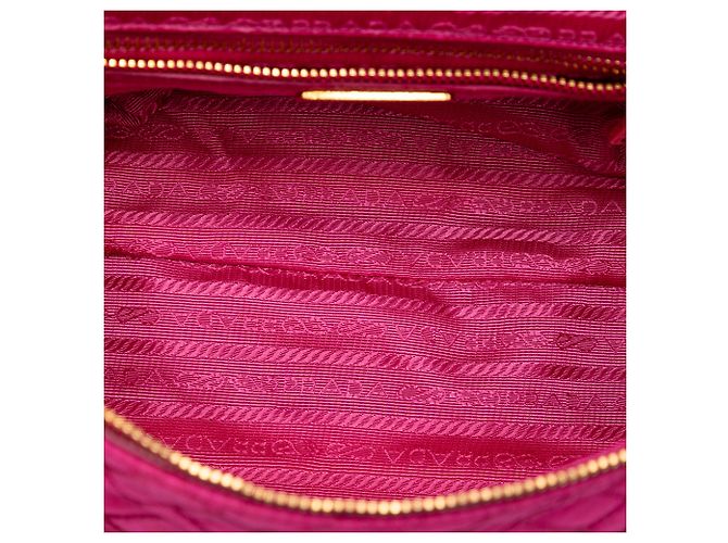 Prada Sac bandoulière en tissu matelassé rose avec chaîne - vue 4
